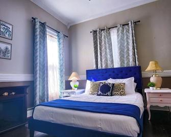 Petfriendly 2-bedroom apartment with AC only on bedroom & WiFi in Norwich - Norwich - Habitación