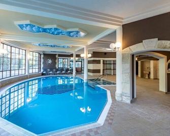 Hotel Zum Sternenhof - Kössen - Piscină