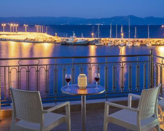 Pantheon City Hotel - Gytheio - Balcony