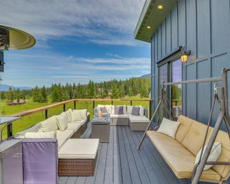 Hot Tub and Views Sunset Valley Retreat in Eureka - Eureka - Balcony