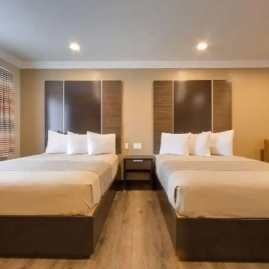 Eden Roc Inn & Suites image 1