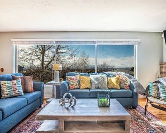 Spacious, Modern 4BR house with city view and easy access to ski resorts - Salt Lake City - Salon