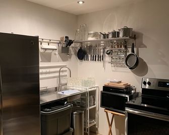 Modern 2 bedroom all season cottage in the beautiful town of Killarney - Killarney - מטבח