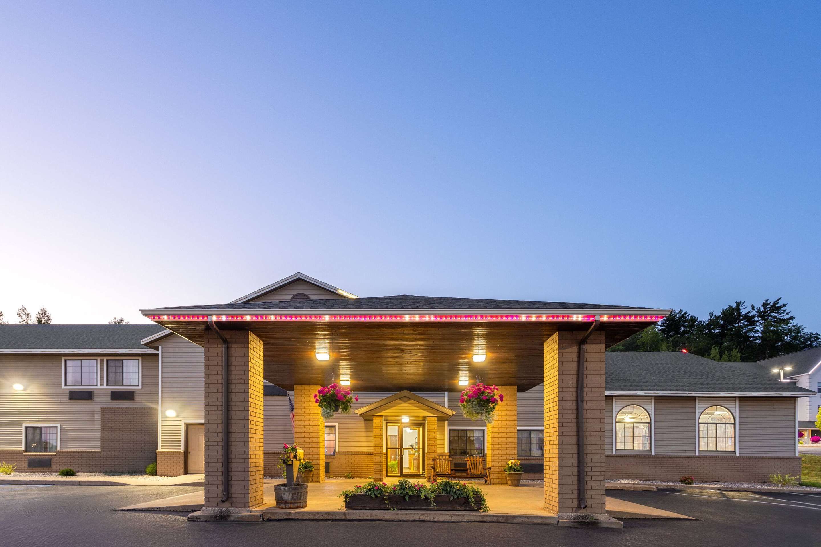 Days Inn by Wyndham Iron Mountain - Iron Mountain - Edificio