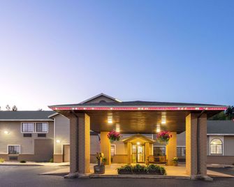 Days Inn by Wyndham Iron Mountain - Iron Mountain - Edificio