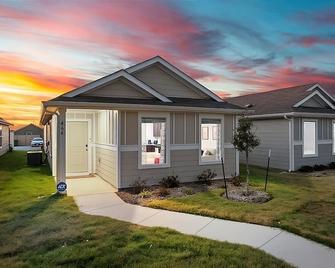Full new built house, 20 minutes to Dallas - Wilmer - Building