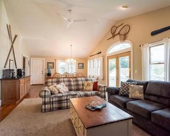Keuka East: Spacious & Comfy - Penn Yan - Wohnzimmer