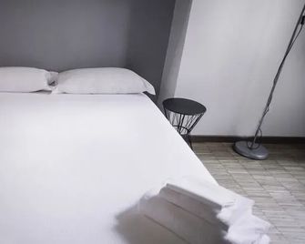 Italianway - Como 8 - Milano - Camera da letto