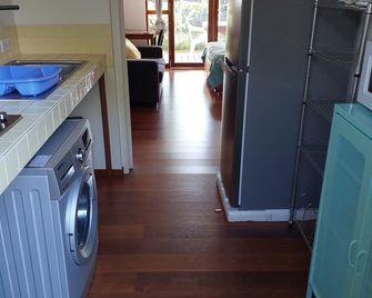 Equipped studio with pet-friendly garden area close to foodtruck for dinner. - Punaauia - Kitchen