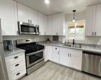 Centrally located! 30 mins to Pines or Petrified Forest. Family-friendly. - Snowflake - Cocina