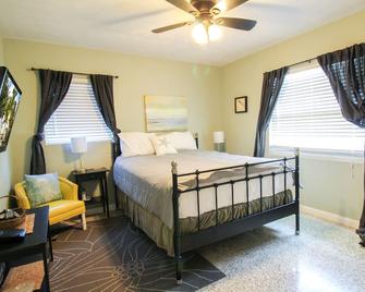 1BR Venice home with private beach access - Golden Beach Haven - Venice - Bedroom