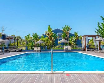 藍村酒店 - 拉戈斯 - 拉戈斯 - 游泳池