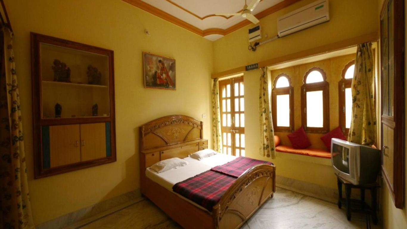 Hotel Roop Mahal