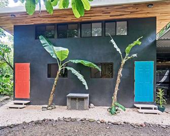 Modern Casita in the jungle. Steps to the Beach. - Santa Teresa - Building