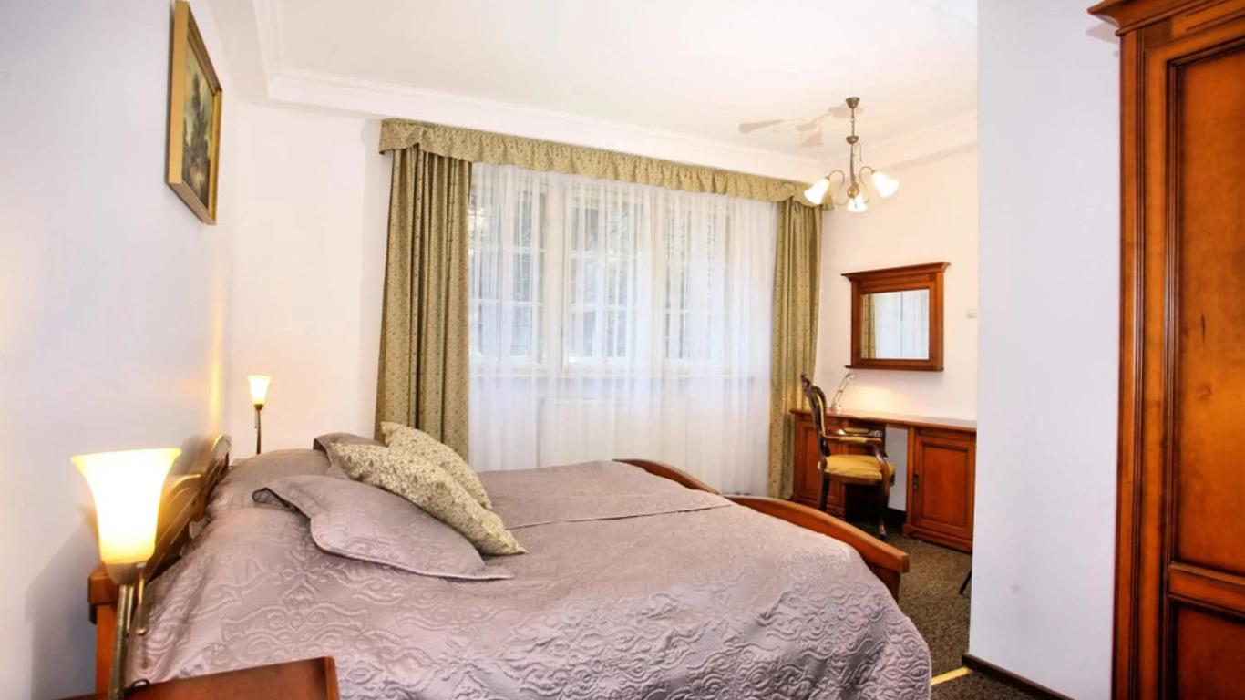 Hotel Przy Oslej Bramie - Zamek Ksiaz