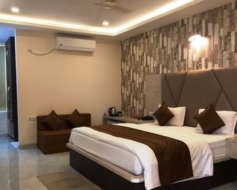 K3 Club Residency - Jhānsi - Bedroom