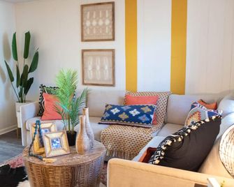 Uptown@ 8th Street - Unit 310 - Cullman - Wohnzimmer