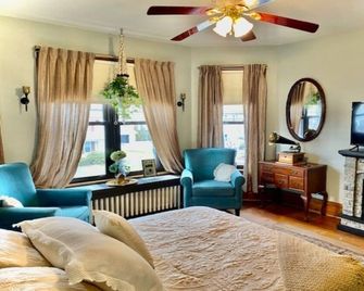 Crescentia House -1884 Victorian! - Saint Marys - Sala de estar