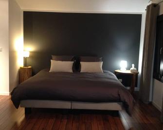 Mas renovated with 6 bedrooms and 4 bathrooms and a heated swimming pool - Villevieille - Habitación