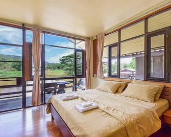 Nicslongstay Hotel - Ban Patirup Thidin - Спальня