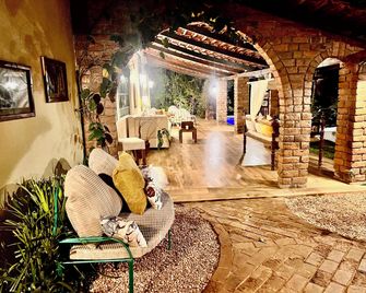 Pink Flamingo Boutique Hotel - Moshi