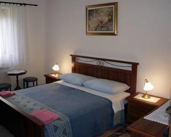 House Giga - Rakovica - Camera da letto