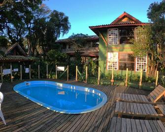 Pousada Canoa Azul na Praia da Ferrugem - Garopaba - Piscina