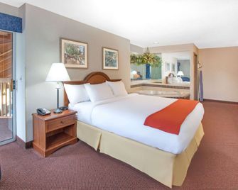 Baymont by Wyndham Howell/Brighton - Howell - Schlafzimmer