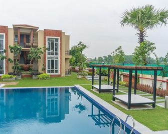 Mayas - Shānti Niketan - Pool