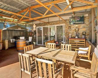 Harmony at Tower Hill - Port Fairy - Dining room