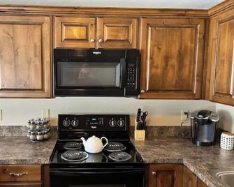 Cozy Stay Near National Parks & Byui - Sleeps 6 - Rexburg - Keuken