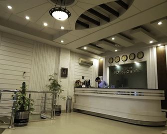 Hotel Grand - Faisalābād - Front desk
