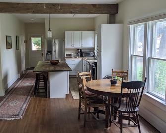 Cheerful 3 bedroom in convenient location with a hot tub. - Gunnison - Dining room