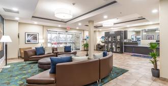 Candlewood Suites Portland-Airport - Portland - Lobby