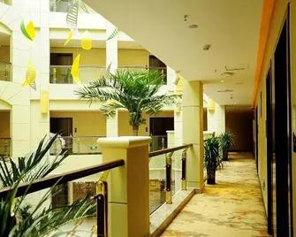 Hot Spring Banshan Hotel - Guiyang - Lobby