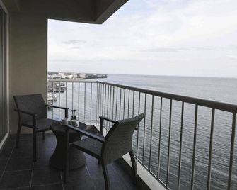 The Malibu Suites Balikpapan by Sissae Living - Balikpapan - Balcón
