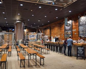 En-Deer-ing Pet Friendly Retreat - Salado - Bar