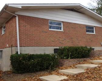 Stewart Acres - Arnold - Budova