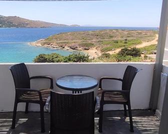 Nora Norita Beach Studios - Batsi - Balcone