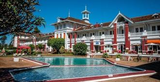 Hôtel des Thermes Antsirabe - Antsirabe - Pool