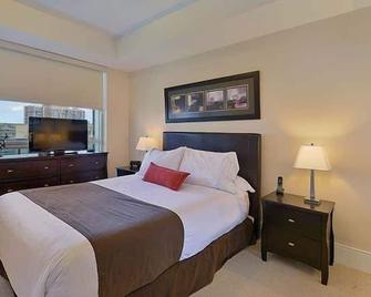 1 Bedroom/1 Bathroom Suite - Toronto - Bedroom