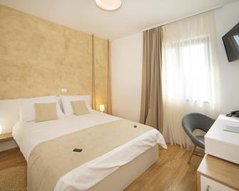 Hotel Natura Vilanija - Umago - Camera da letto