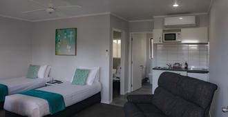 BK's Palm Court Motor Lodge - Gisborne - Bedroom