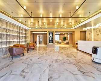 Haoting Hotel (Harbin Taiping International Airport) - Harbin - Lobby