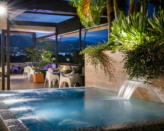 Hilton Garden Inn Cali Ciudad Jardin - Cali - Πισίνα