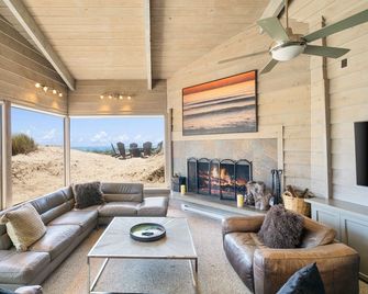 Oceanfront Retreat on Pajaro Dunes Beach - Watsonville - Wohnzimmer