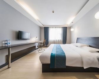 Fairyland Hotel Kunming (Nanping Pedestrian Street Wuyi Road Metro Station Branch) - كونمينغ - غرفة نوم