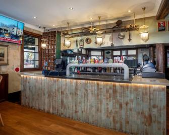 Metropolitan Hotel - Orange - Bar