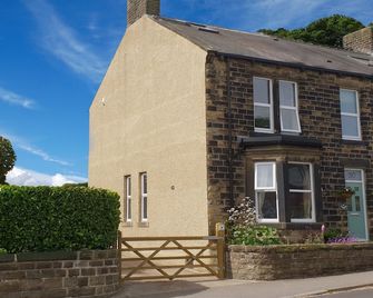 Lyndene - פניסטון - בניין