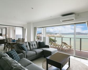 Hideout Okinawa Uruma - Uruma - Sala de estar